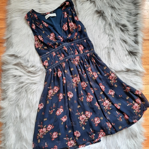 Abercrombie & Fitch Dresses & Skirts - Abercrombie & Fitch Navy Chiffon Dress 🌸